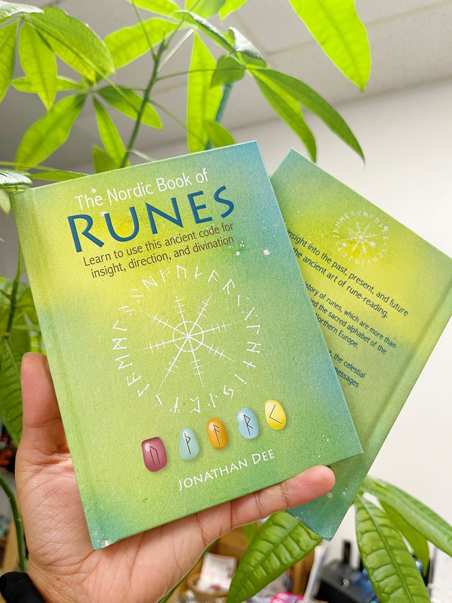 The Nordic Book of Runes: Learn to use this ancient code for insight, direction, and divination