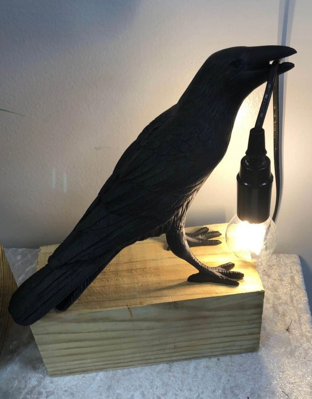 Black Raven Table Light