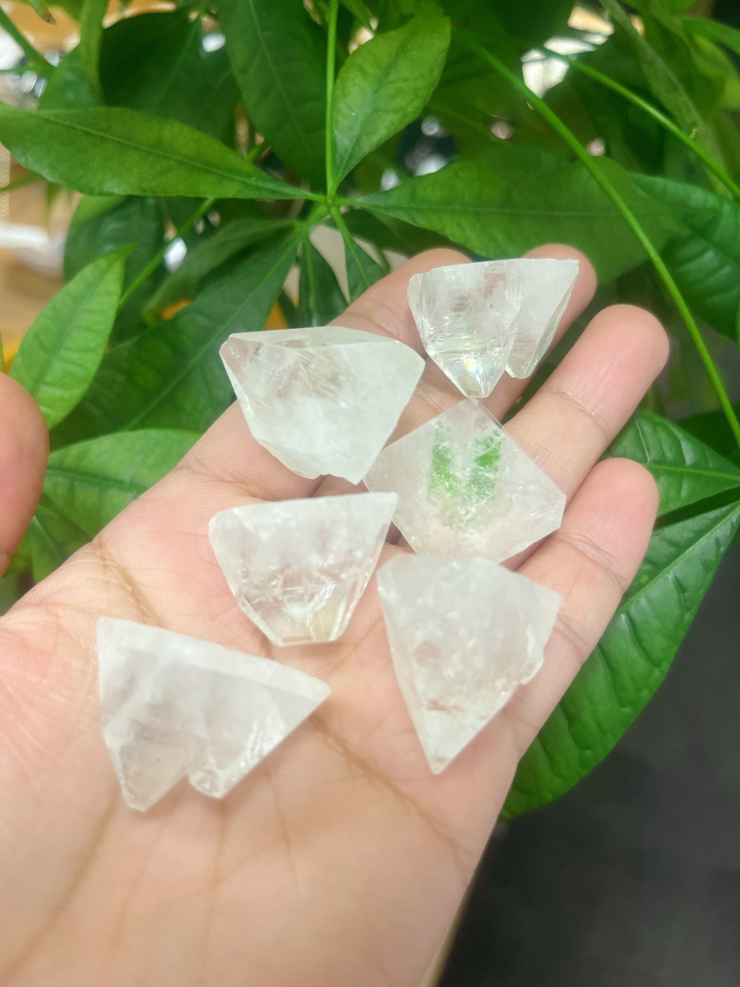 Apophyllite Tips point