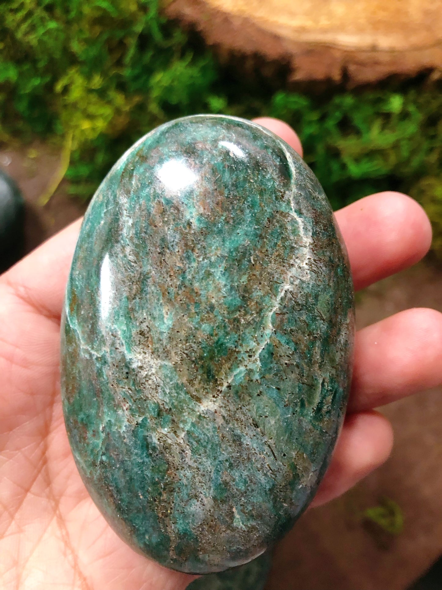 Green Kyanite Palmstone